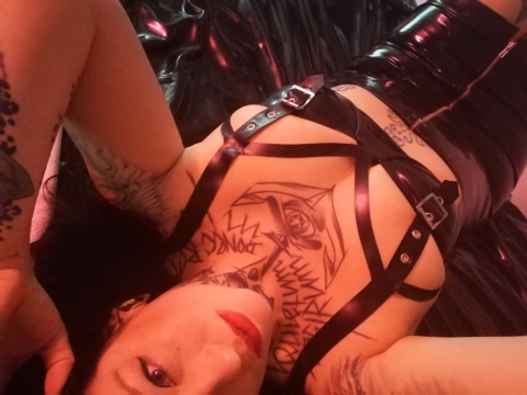 lady-vampira-ostern-im-dominastudio