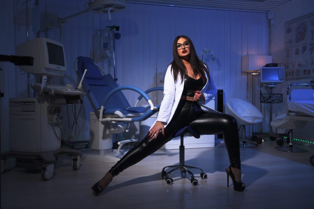 miya-amanda-nyx-domina-in-berlin-fetisch-institut