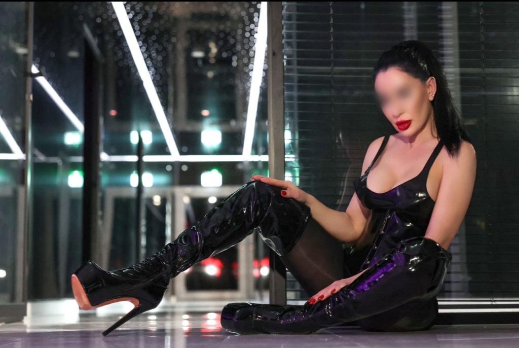 domina-lady-black-rose-in-stuttgart,-wrzburg-und-regensburg