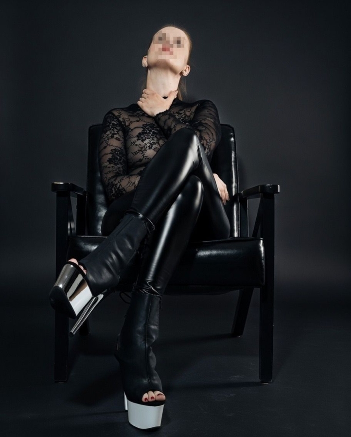 vira-van-dyk-domina-in-hamburg